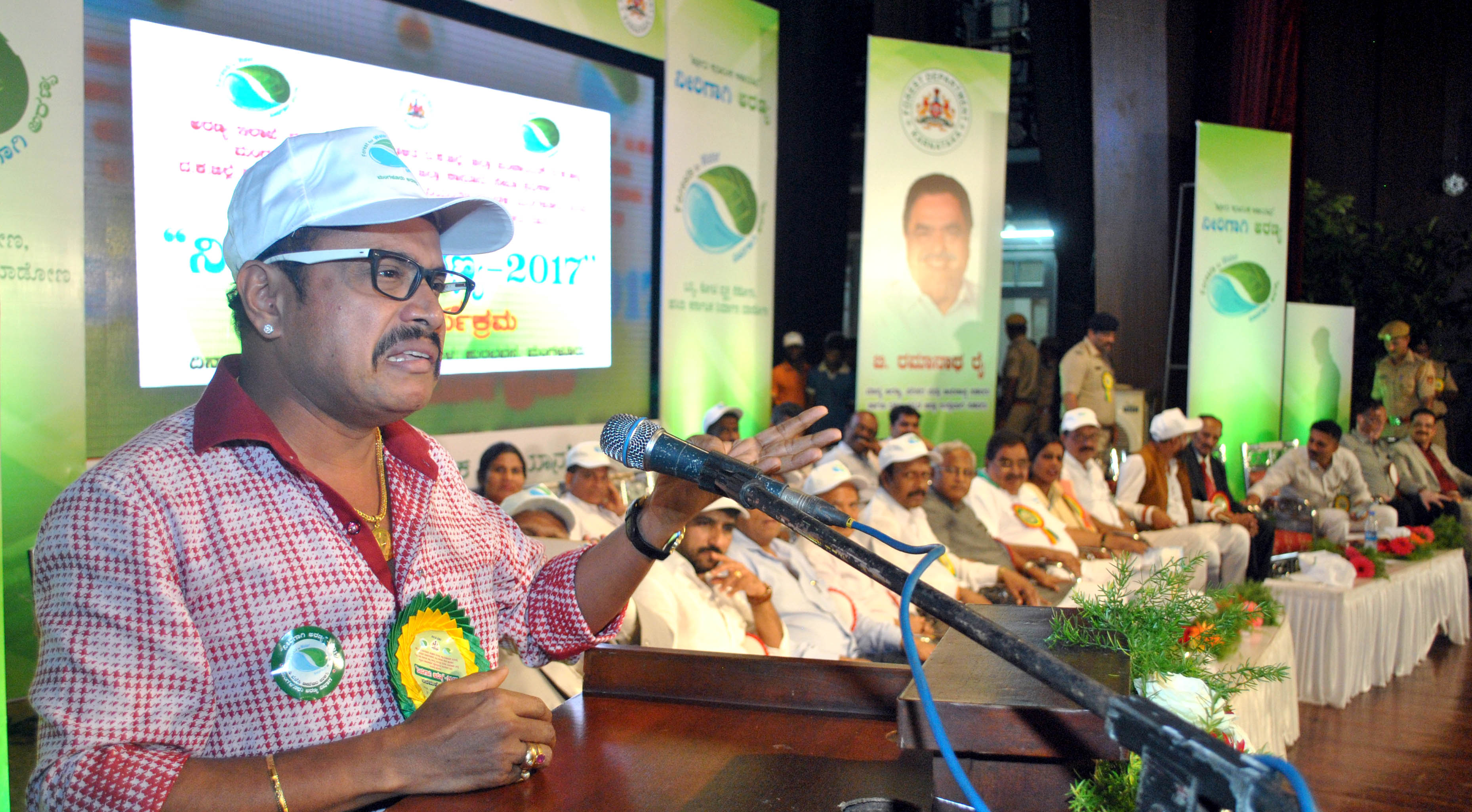 ಫೋಟೊಗಳಿಗಿಂತ ಪ್ರಕೃತಿಯನ್ನು ಪೂಜೆ ಮಾಡಿ: ನವೀನ್ ಡಿ ಪಡಿಲ್